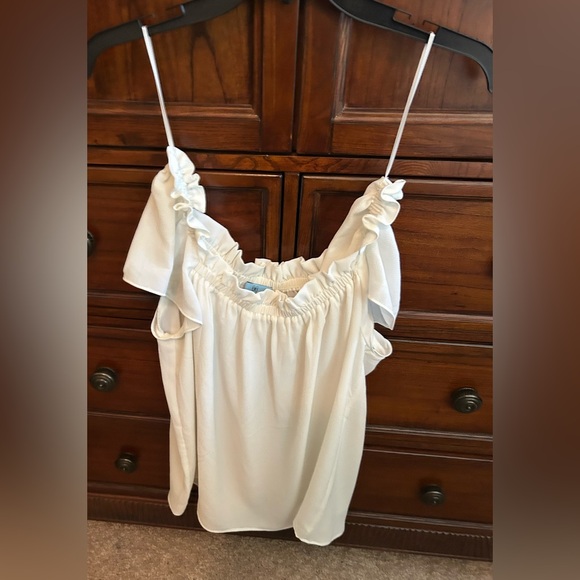 NWOT CeCe GORGEOUS Cream Off-Shoulder Blouse, Size Medium - Picture 9 of 13